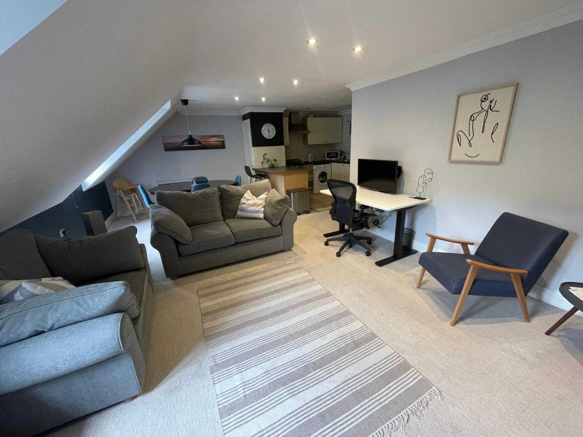 Modern Loft Retreat In The Heart Of Nailsworth Apartment Exterior photo